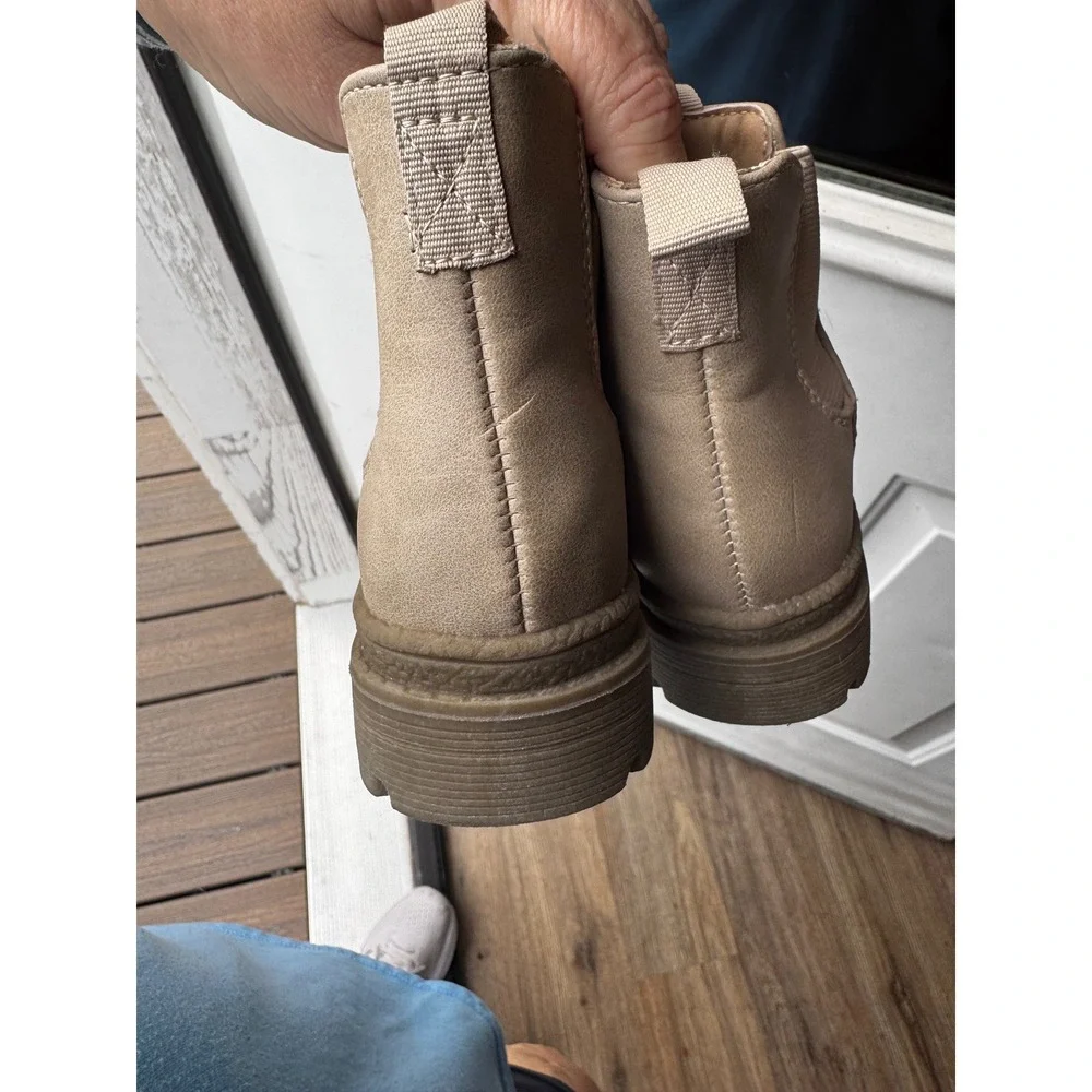 Cotton On Kids Tan Beige Chelsea Lug Sole Ankle Boots Size 7 Kids
